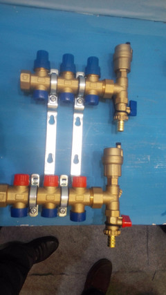 愛迪生 廠家直銷 W911系列(銅本色3路內(nèi)置調(diào)節(jié)閥銅本色地暖分集水器(帶旁通管) 可定制加工 量大從優(yōu)圖片_高清圖_細(xì)節(jié)圖